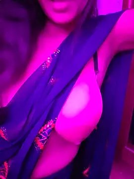 Curvy_BabyGirl - First Day, First Show!