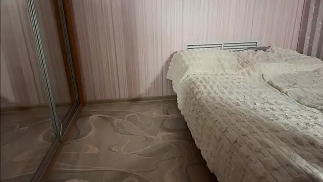 Love_my_Lips - Lie on Bed & Film From Above 🛏️