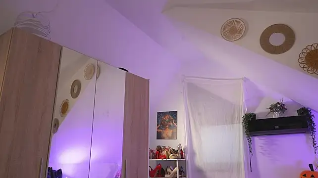 Amaliamour - Play with bare boobies