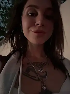 RosieDesire - rsky expose buttock&spanks in public