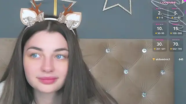 AngelinaWett - open legs oil on pussy play