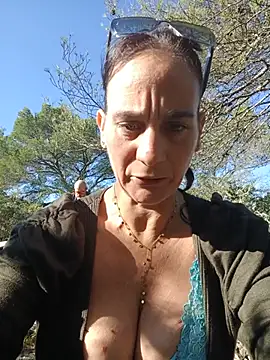 Caro252 - Met moi le plug anal XL