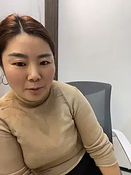 YuYu-881 - 脱一件衣服