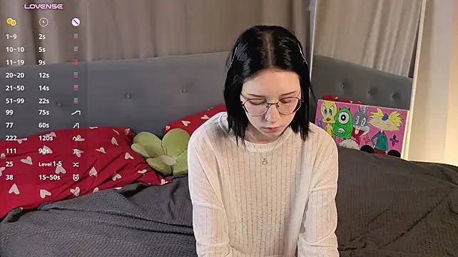 DeliaLoma - Tease you with my shorts?