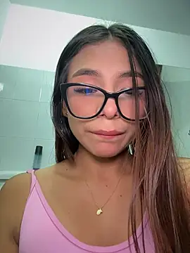 Amira_cute2 - 2 finger inside pussy -Publuc show
