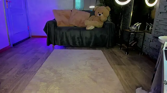 Reina_Cummings - Strip Show 👙