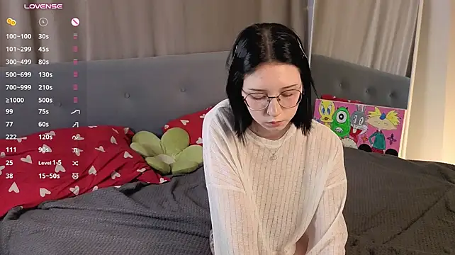 DeliaLoma - Tease you with my shorts?