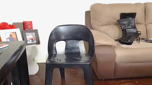 Hotcougar - SHOW ASS AND SPREAD