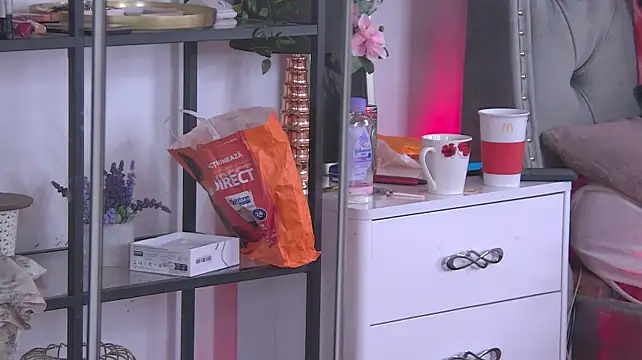 LolaButtie - HOT FINGERING