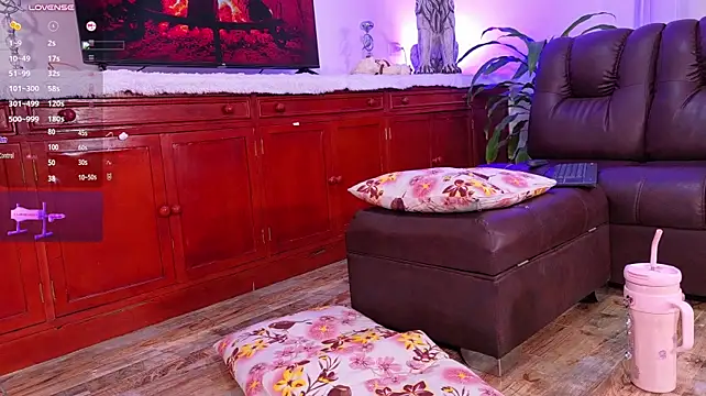 Lara_giraldo - SHOW ASS AND SHAKE