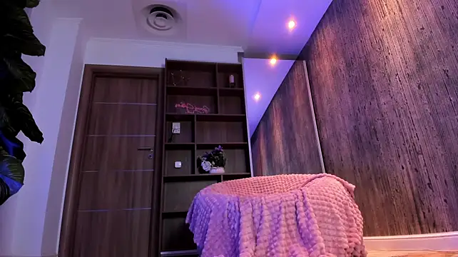 ArianaXO_ - Warm This Pussy UP! 💦💦