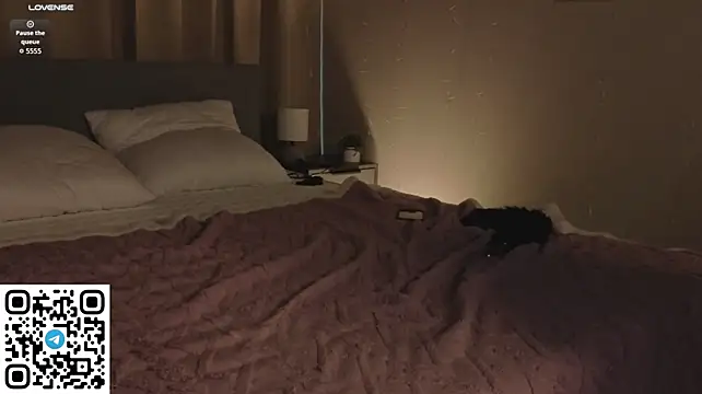 Krisss_Kiss54 - play with my nipples