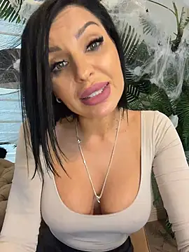 ReynaMorel - 🎃Too hot to behave🎃