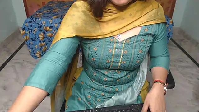 Deevisha-queen - Boobs show 3 min lush contrl last tipper