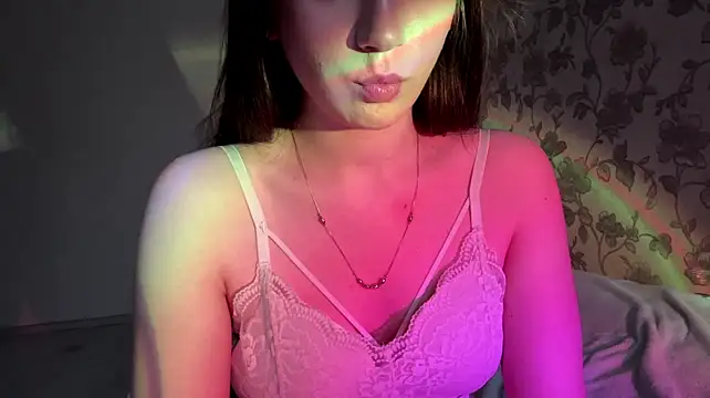 Emilylovetokens - 🤍spank my ass x3 + kitty touching💓
