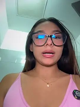 Amira_cute2 - Shake ass+Spank x 4 🍑