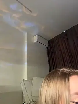HugeBoobsAlice - BIG SQUIRT WITH 3 FINGERS INSIDE 🥵💦
