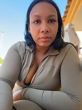 Sha_squirt - Big squirt outdoor :devil: