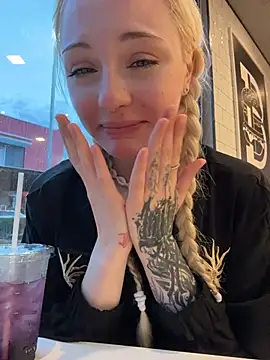 Badblondie - BOOBIES MASSAGE ON PUBLIC