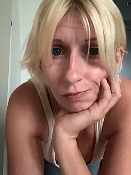 Barbiplaymate - Lt gets surprise vid