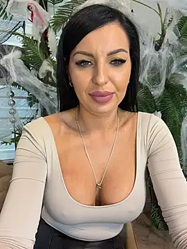 ReynaMorel - 🎃Too hot to behave🎃
