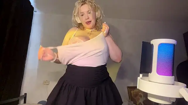 TondaBlashak - some hard slaps for my tits