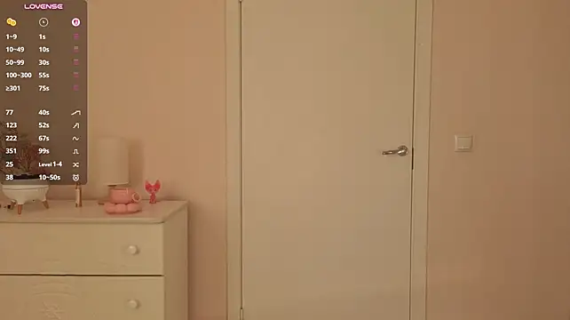 Lunarr_kitten - show sexy feet