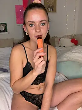 Stella_Rosee - Show my Feet and Tease Slowly 👣