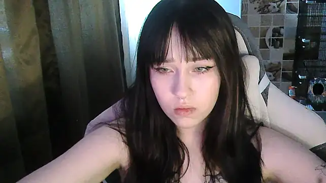 BodyEva - show a cute heart