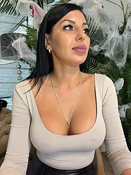 ReynaMorel - 🎃Too hot to behave🎃