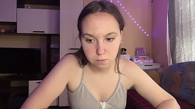 HelaineGlendenning - Show my clavicles close to cam