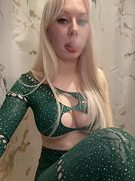 LaraHollywood - 💖AHEGAO + SPIT ON BOOBSIES💖