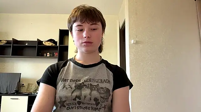 Nellyts - flash boobs