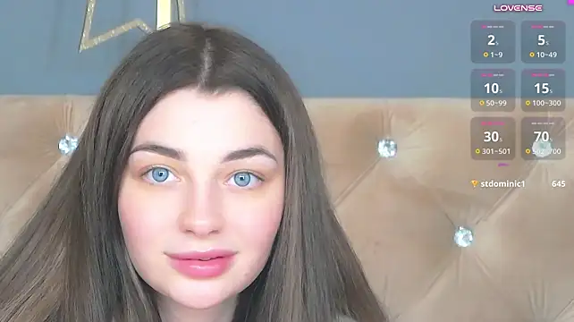 AngelinaWett - open legs oil on pussy play