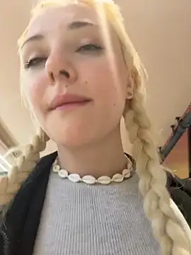 Badblondie - CHECK MY PANTIES RIGHT HERE IN MCDONALDS