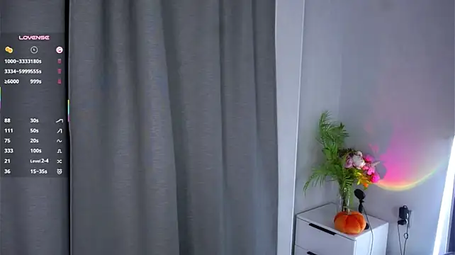 AnnieHansis - Tease you with my sexy body
