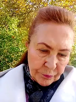 Hottie-Mom - Jerk off with me!
