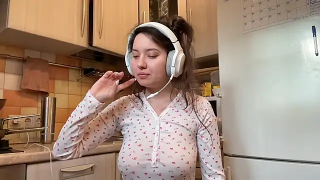 Yeniferyyyy - wanna see my boobs?