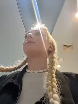 Badblondie - OPEN MY LEGS RIGHT HERE IN MCDONALDS