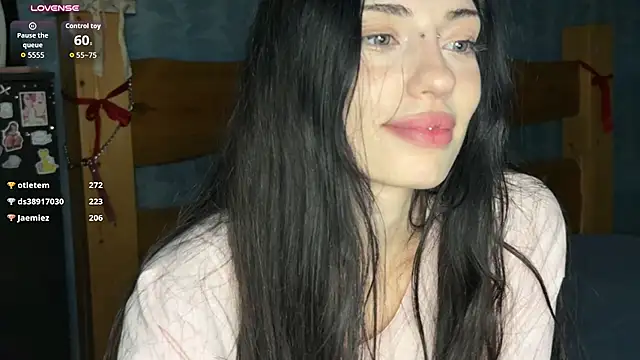 Milkassi_li - jump on the bed without panties