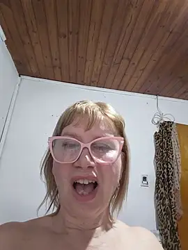 SexyMilf1211 - Masturbar el didlo con mis tetas