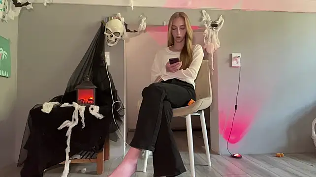 TraceyHowey - Change my outfit