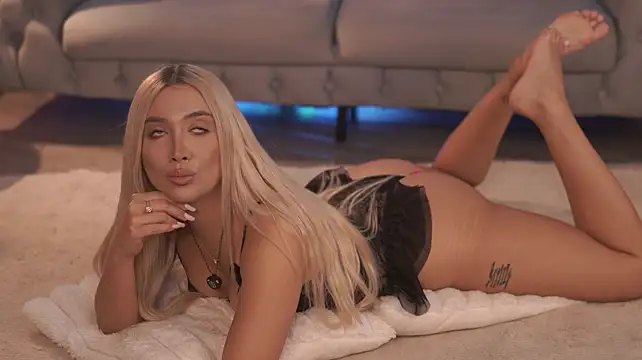 HottieJessyeX - Blowjob with eye contact