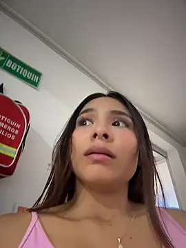 Amira_cute2 - PUT 2 FINGER INSIDE PUSSY+DOGGYSTYE