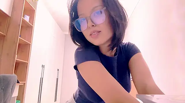 YulandaSmalarz - Lick my lips