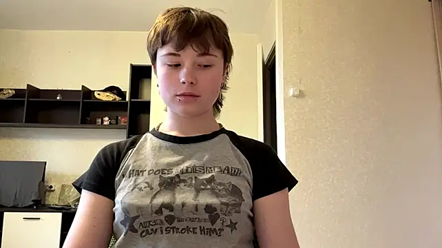 Nellyts - flash boobs