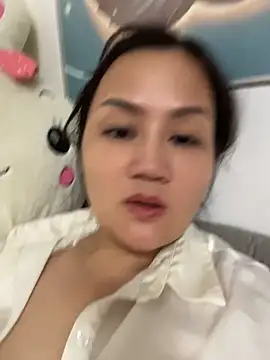 Amy1688 - 户外脱内裤特写小穴