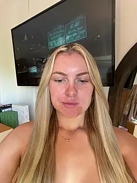 MegOliviaaxo - Cover my booty and boobs in oil💋