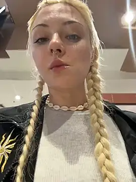 Badblondie - NIPPLE TORTURE UNTIL I CRY IN PUBLIC