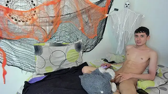 Cloe_and_taylor - Stick the dick in the pussy